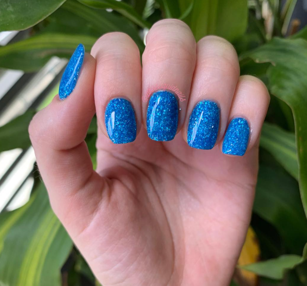 Manicure featuring Summer Bay blue glitter dip powder. 